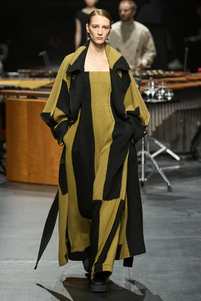 Look 37
